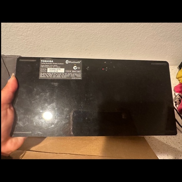Toshiba Wireless Keyboard - Picture 3 of 6